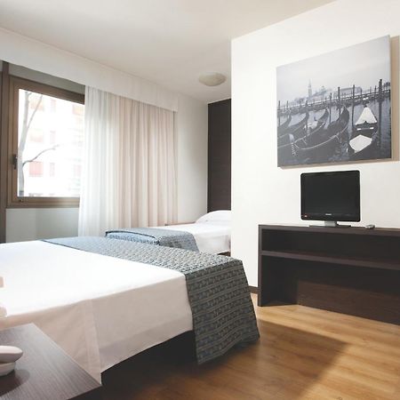Quality Hotel Delfino Venezia Mestre Esterno foto