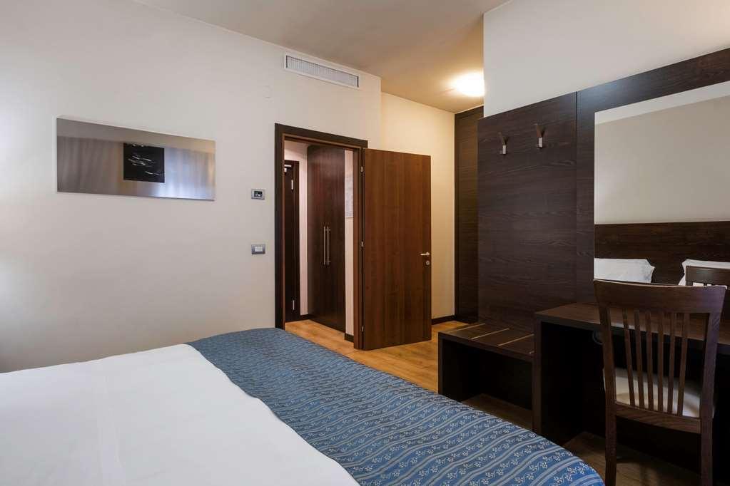 Quality Hotel Delfino Venezia Mestre Camera foto