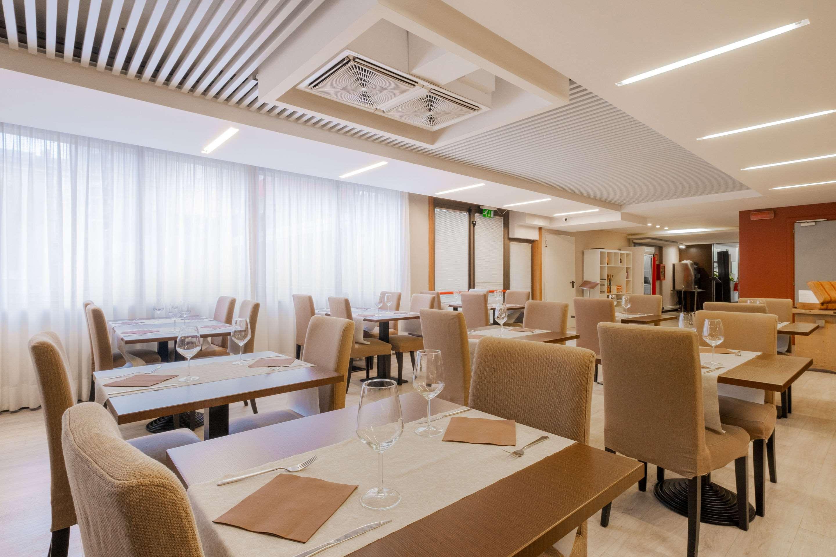 Quality Hotel Delfino Venezia Mestre Esterno foto
