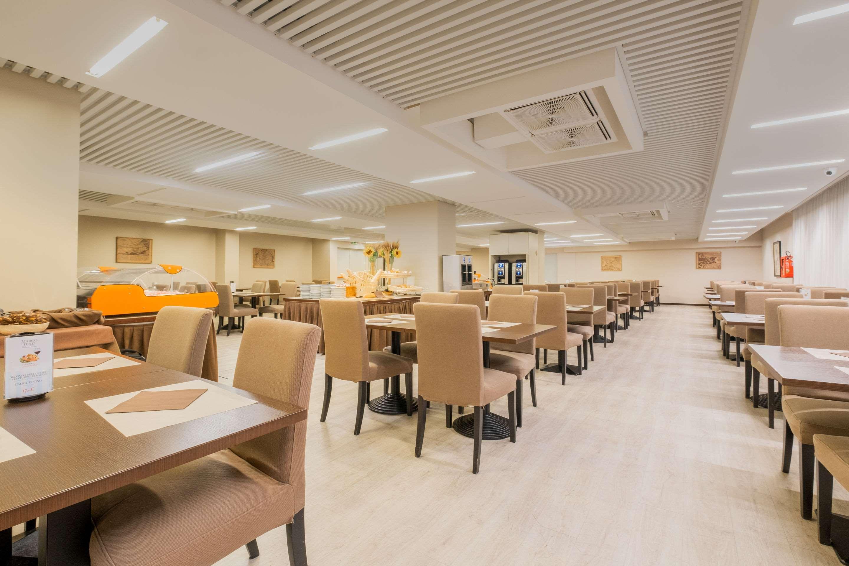 Quality Hotel Delfino Venezia Mestre Esterno foto