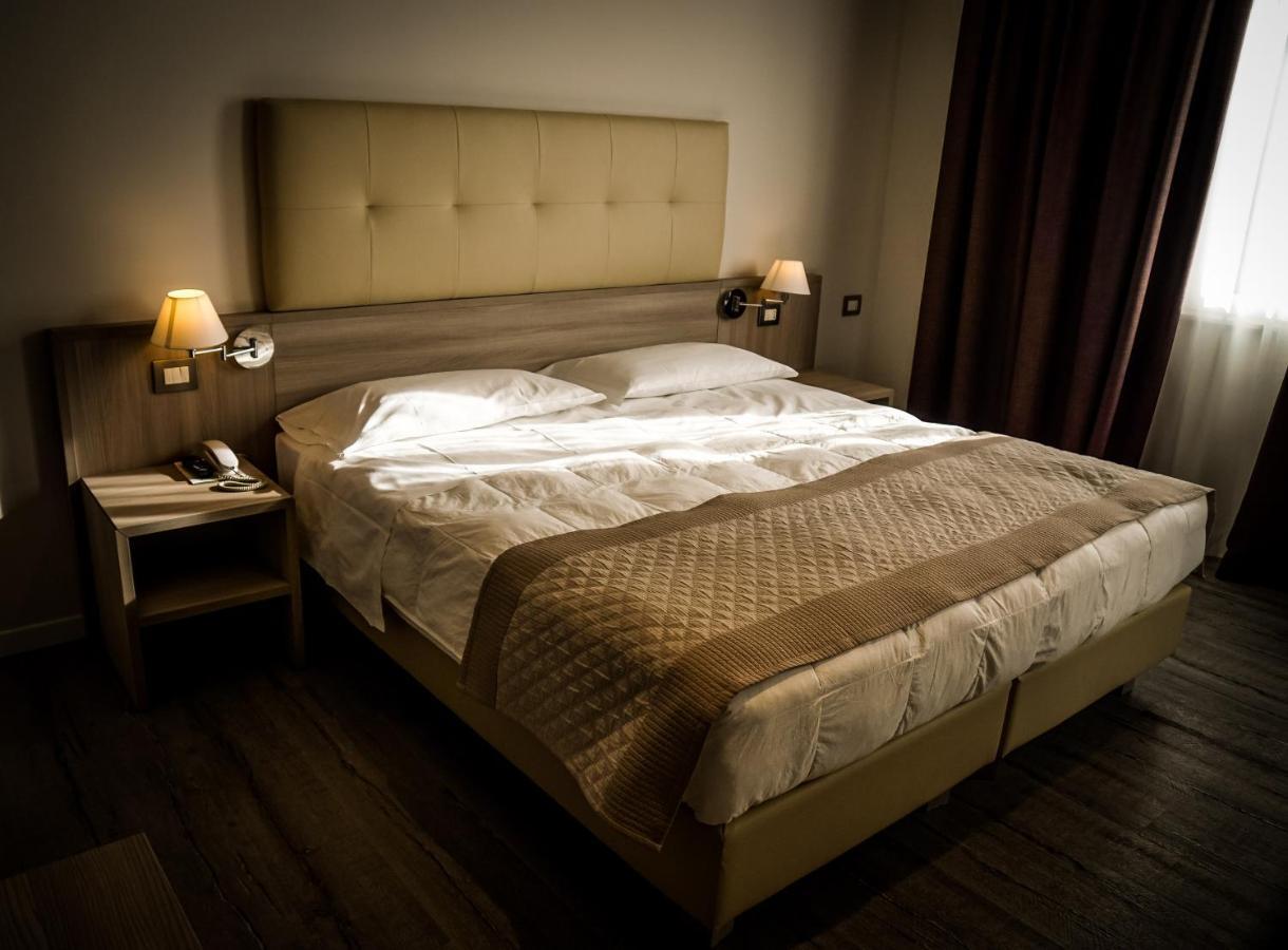 Quality Hotel Delfino Venezia Mestre Esterno foto