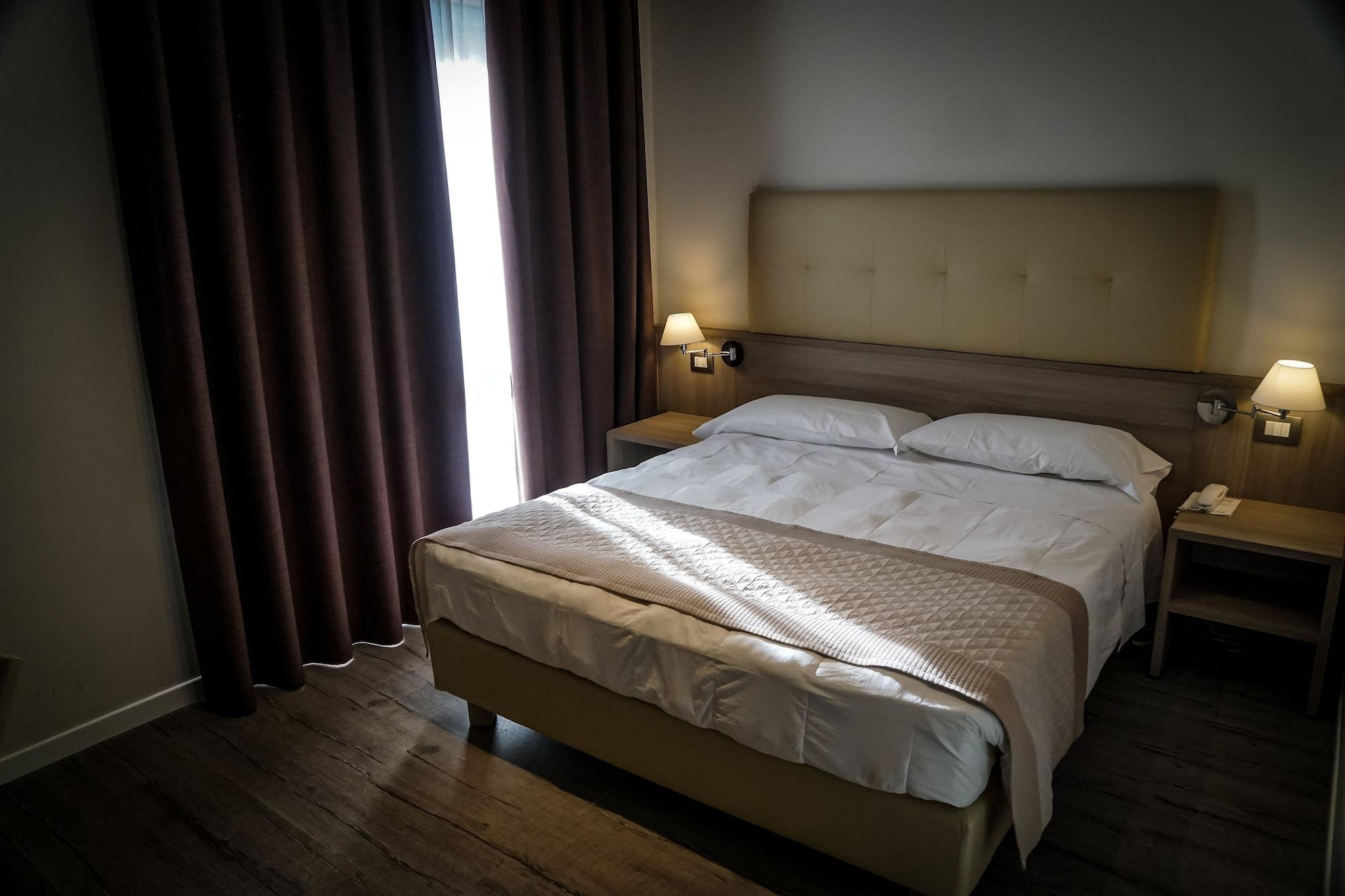 Quality Hotel Delfino Venezia Mestre Esterno foto