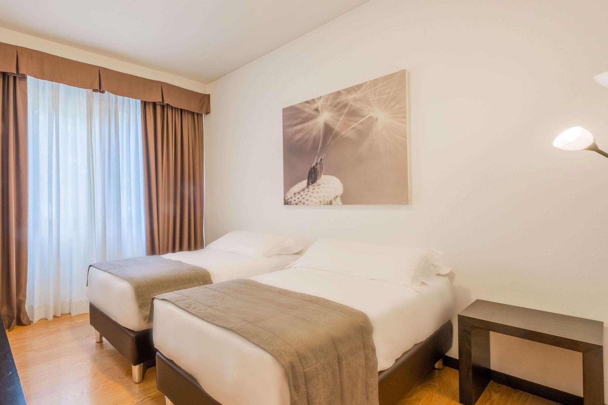 Quality Hotel Delfino Venezia Mestre Esterno foto