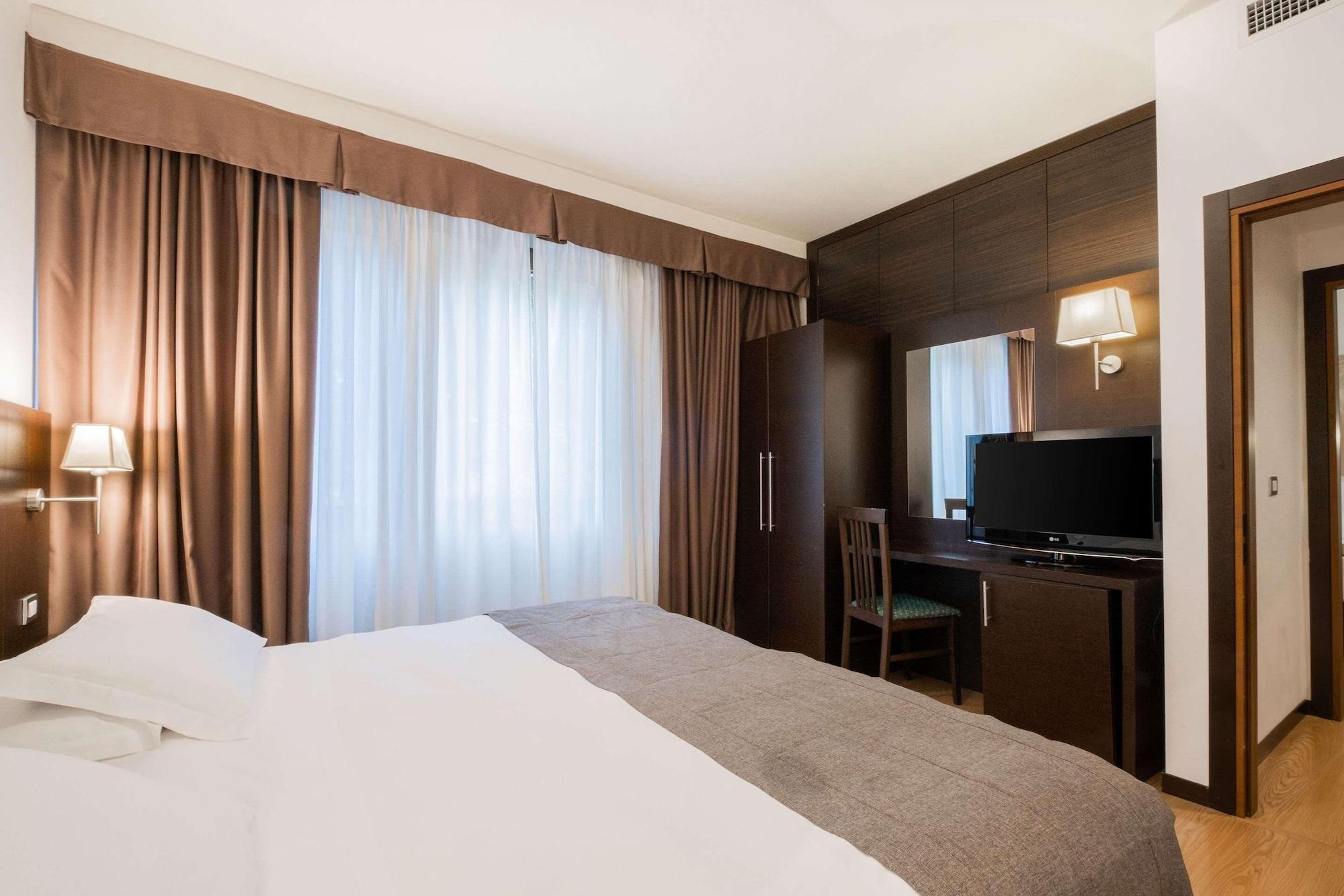 Quality Hotel Delfino Venezia Mestre Esterno foto