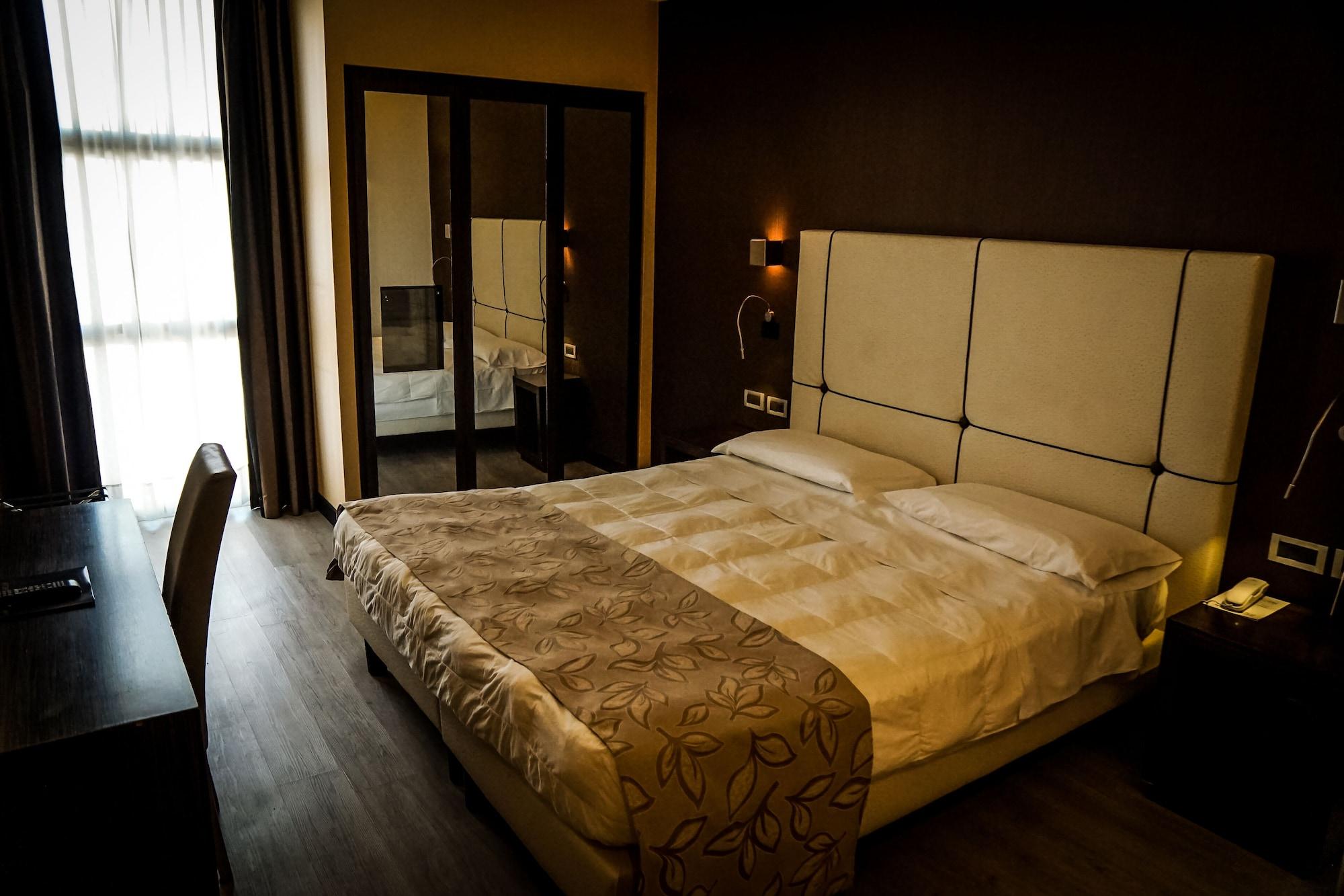 Quality Hotel Delfino Venezia Mestre Esterno foto