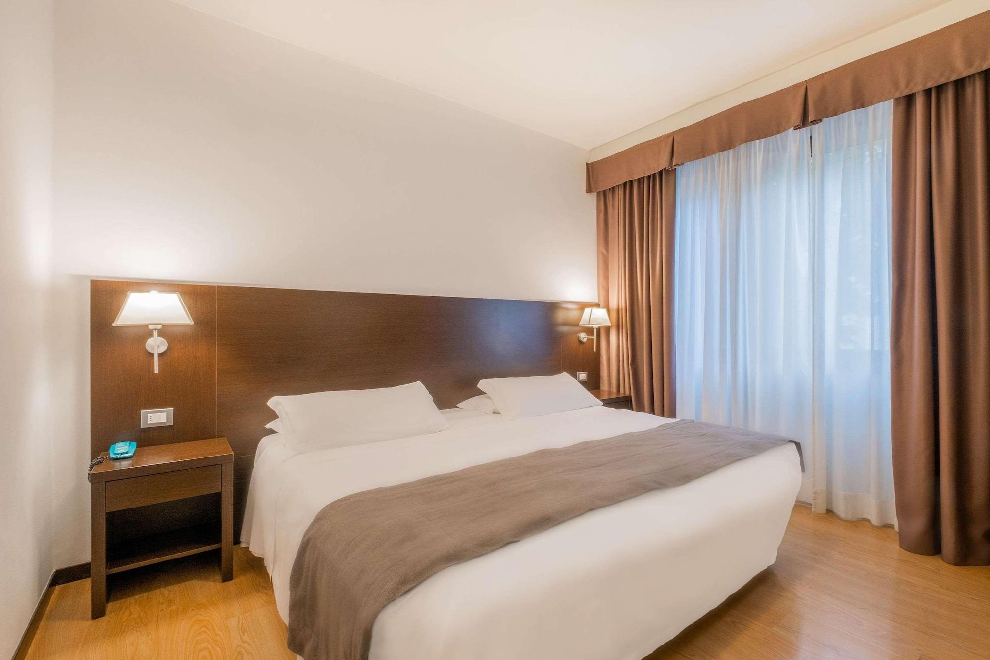 Quality Hotel Delfino Venezia Mestre Esterno foto