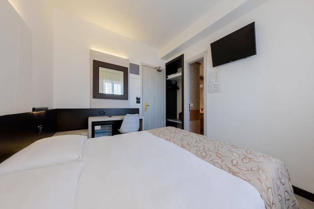 Quality Hotel Delfino Venezia Mestre Esterno foto