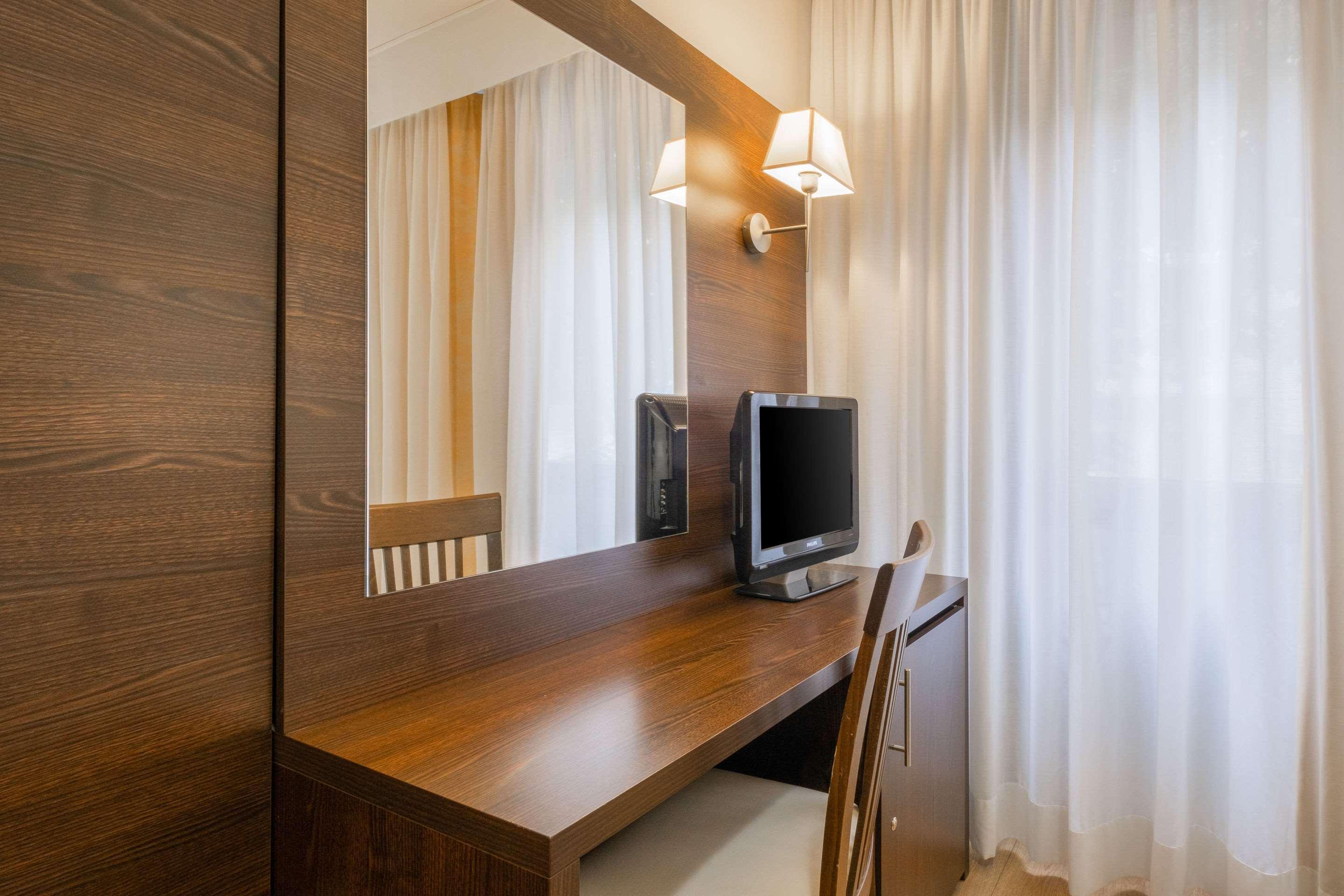 Quality Hotel Delfino Venezia Mestre Esterno foto