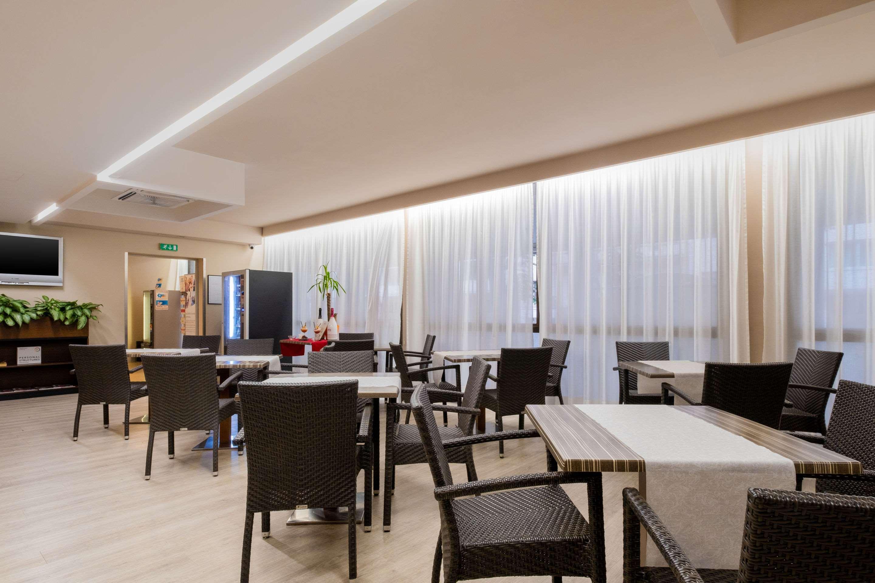 Quality Hotel Delfino Venezia Mestre Esterno foto
