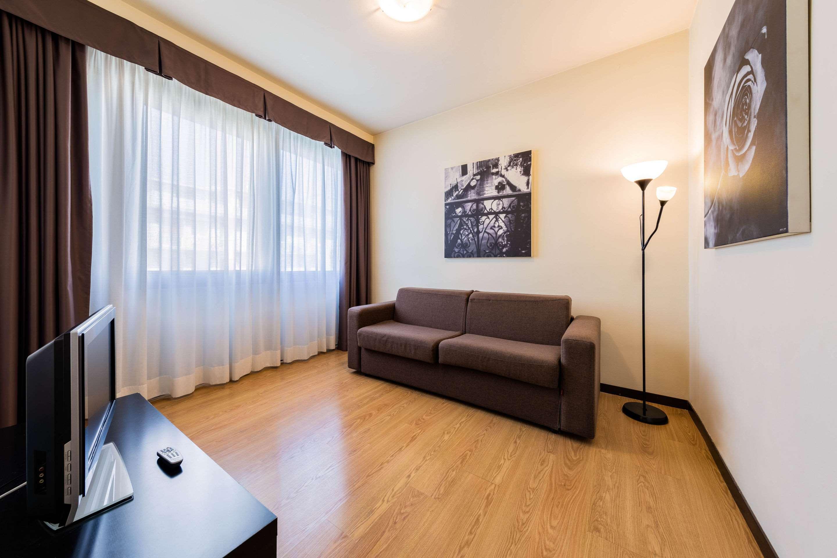 Quality Hotel Delfino Venezia Mestre Esterno foto