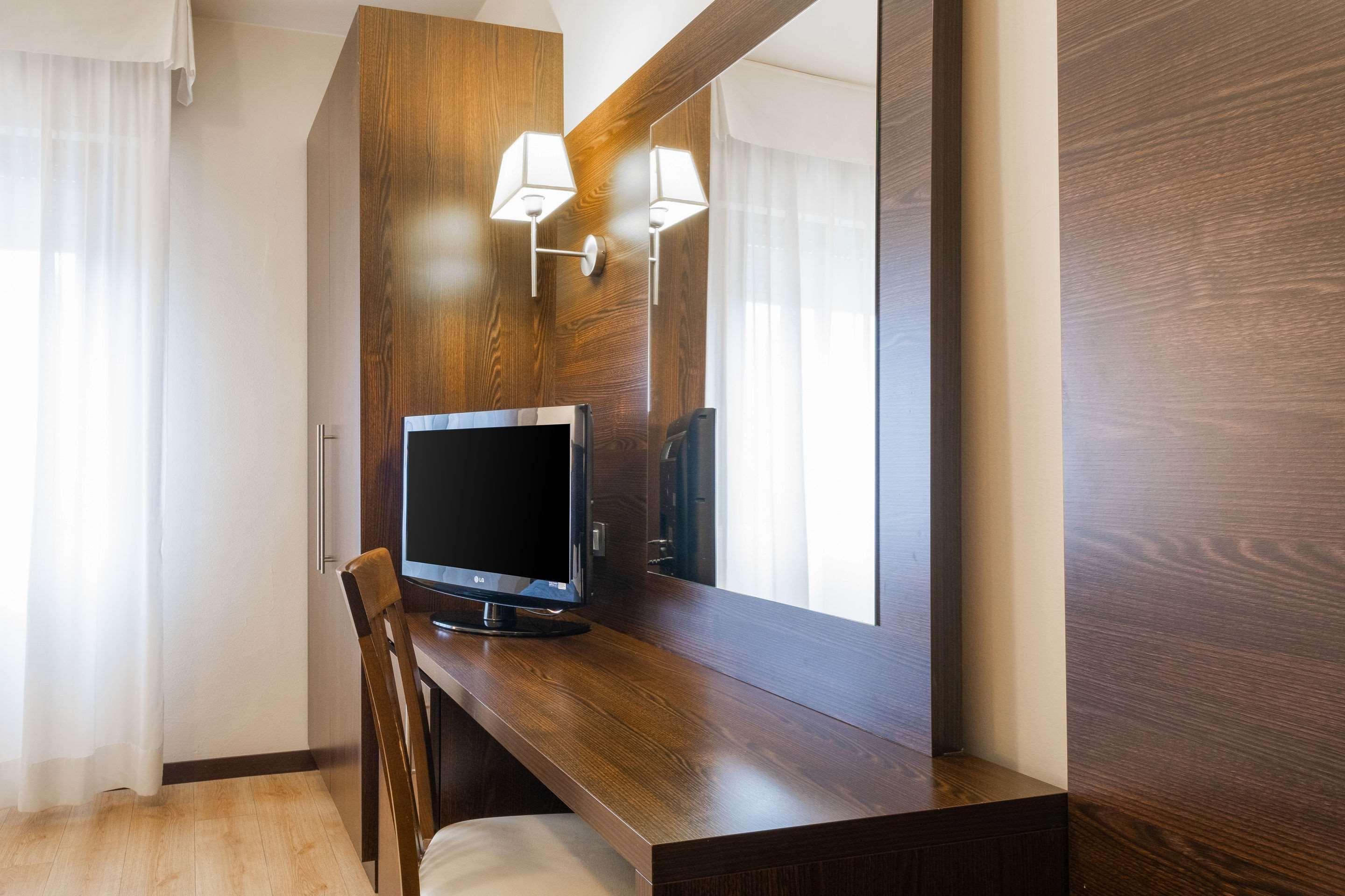 Quality Hotel Delfino Venezia Mestre Esterno foto