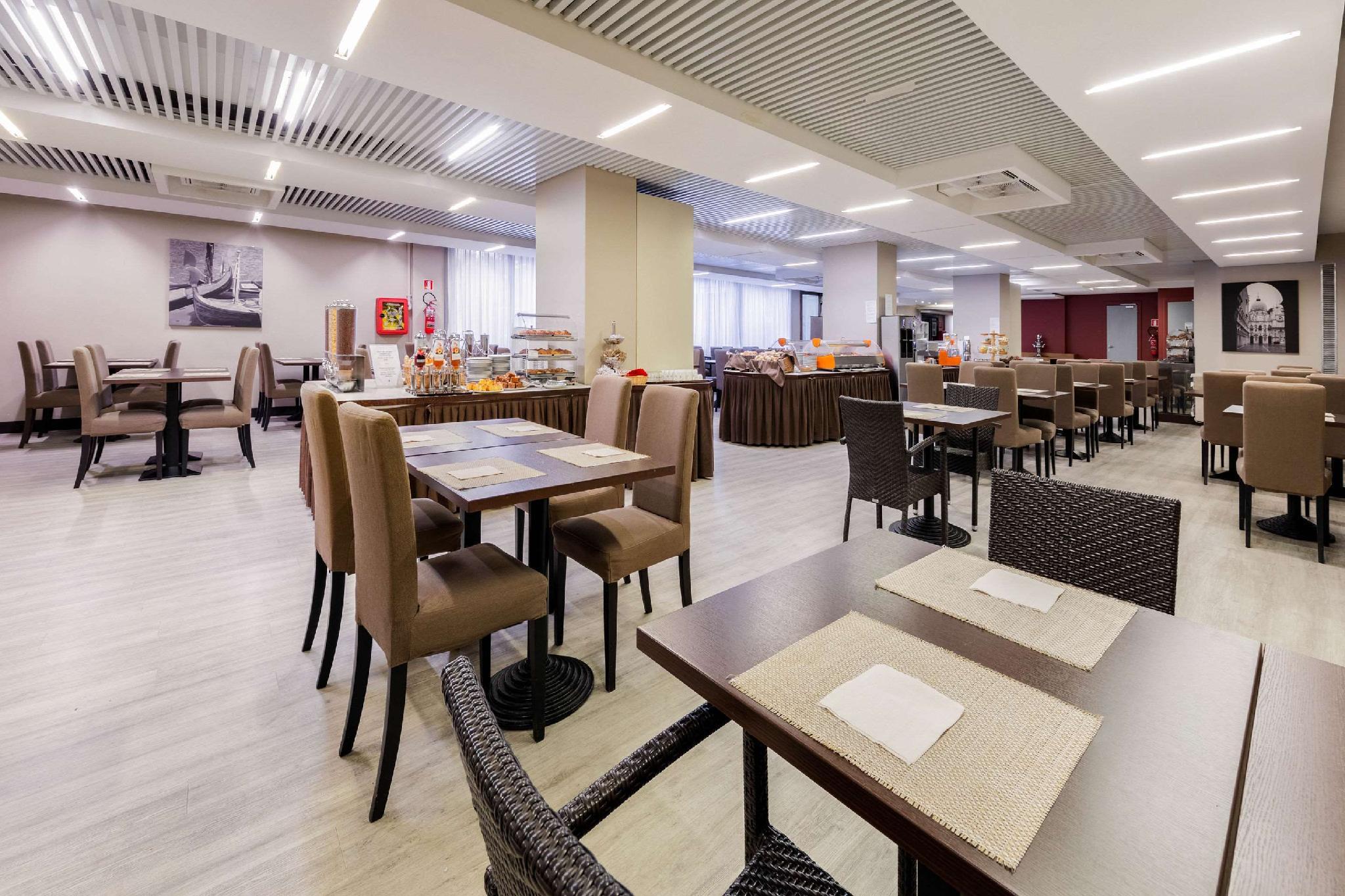 Quality Hotel Delfino Venezia Mestre Esterno foto