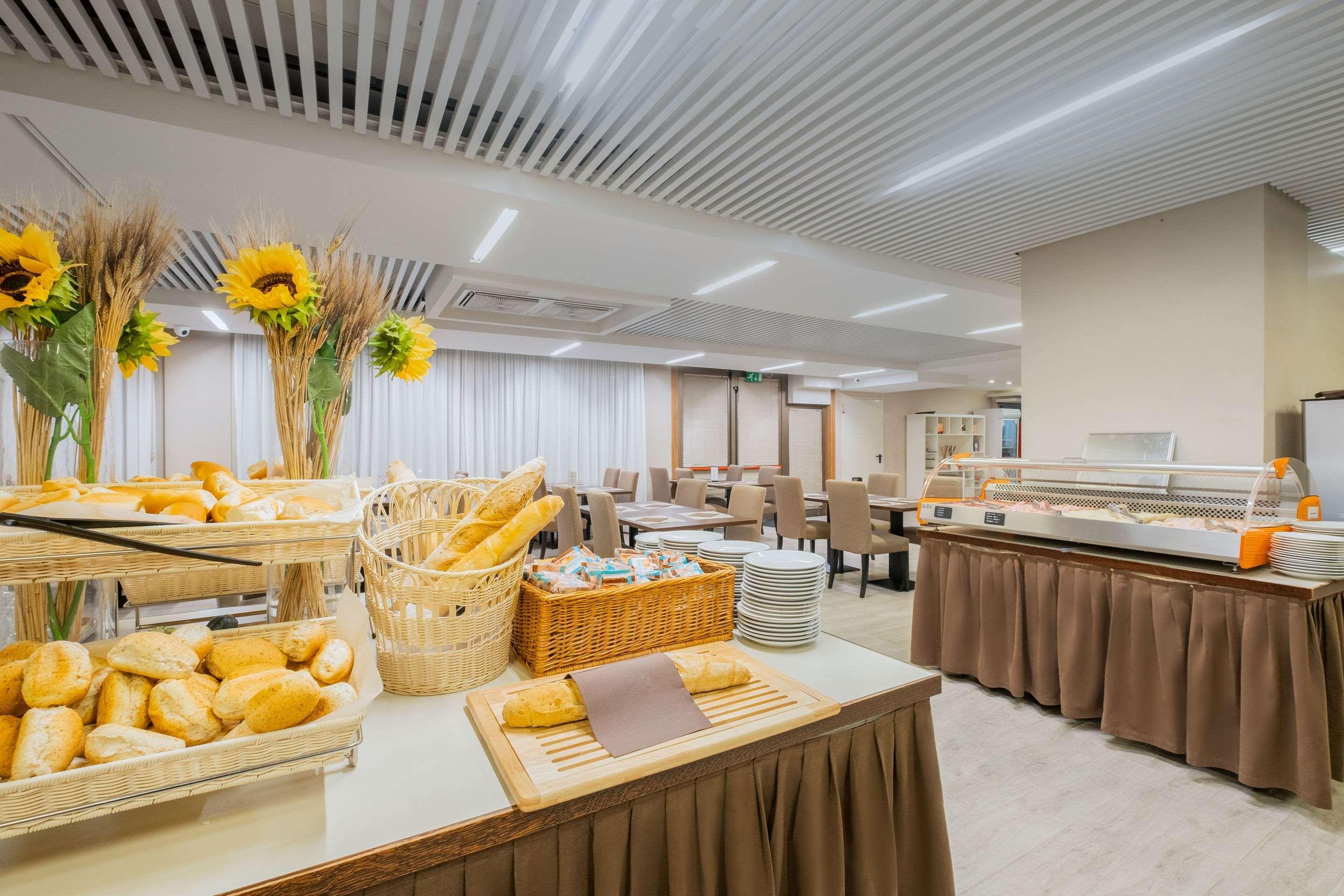 Quality Hotel Delfino Venezia Mestre Esterno foto
