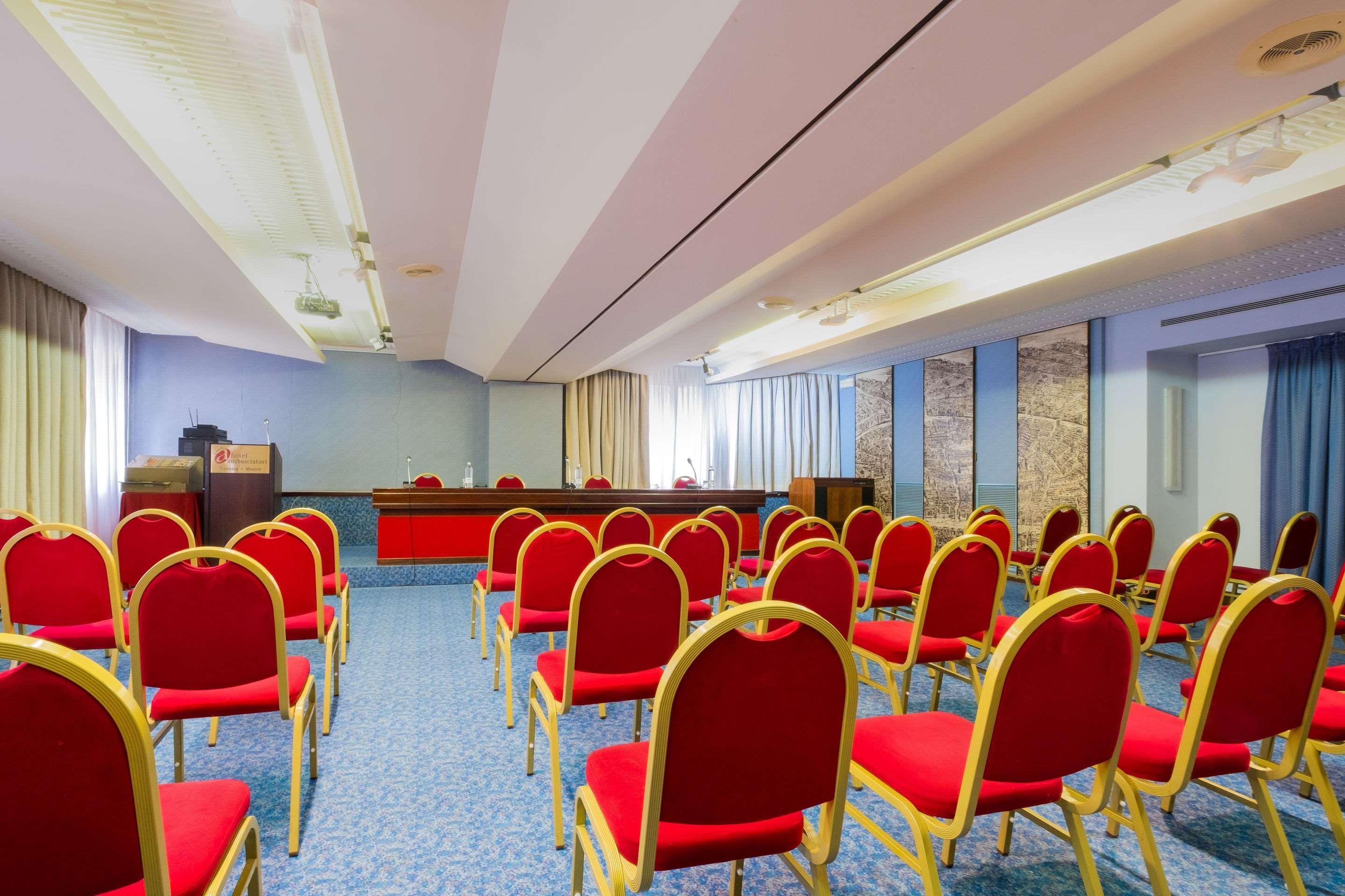 Quality Hotel Delfino Venezia Mestre Esterno foto