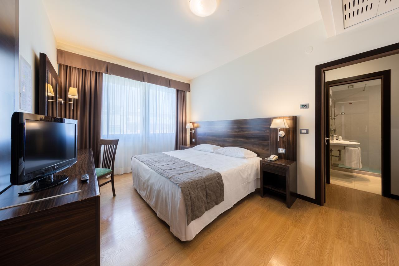 Quality Hotel Delfino Venezia Mestre Esterno foto