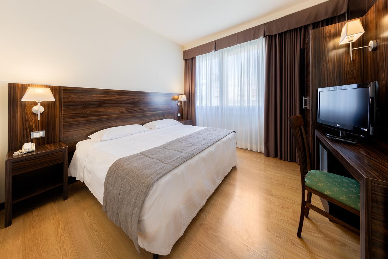 Quality Hotel Delfino Venezia Mestre Esterno foto