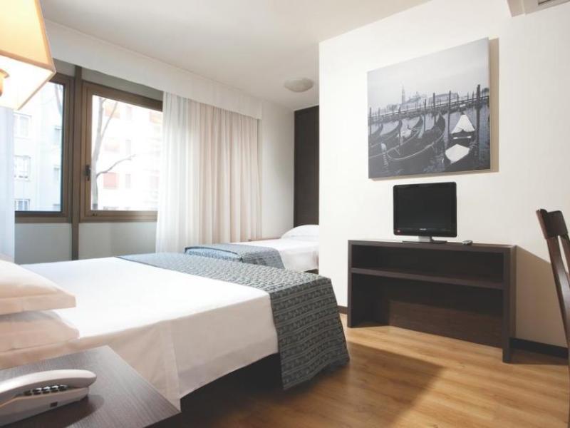 Quality Hotel Delfino Venezia Mestre Esterno foto