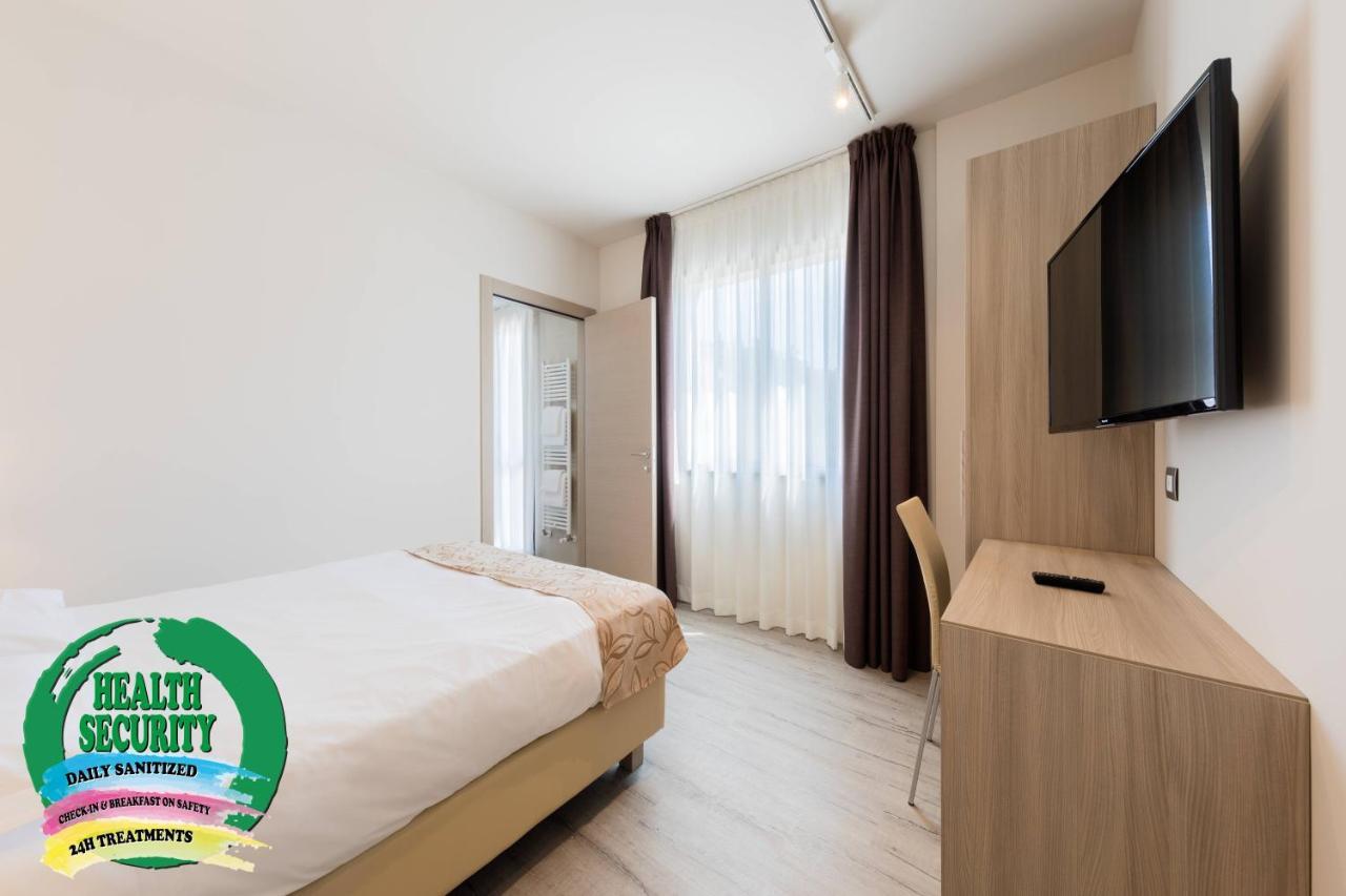 Quality Hotel Delfino Venezia Mestre Esterno foto
